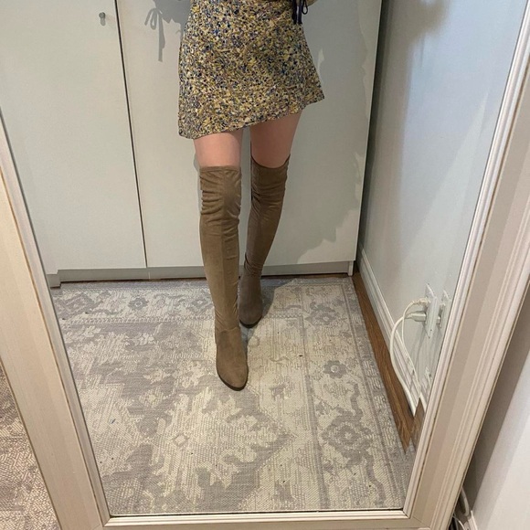 Beautiful suede boots - Picture 1 of 5